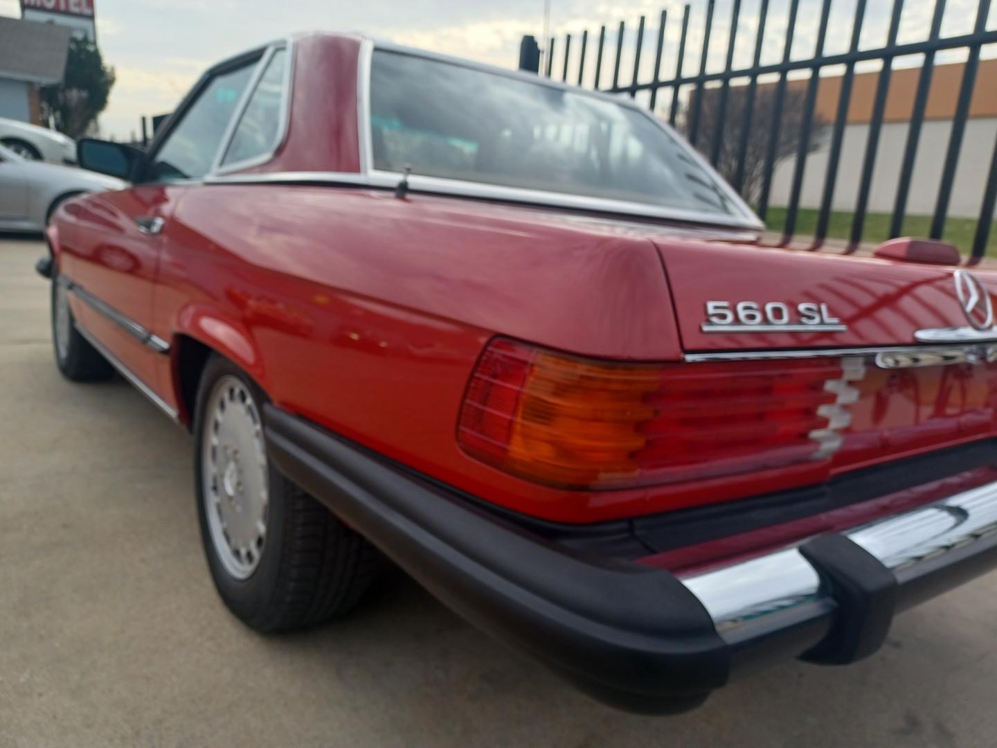 1989 RED /TAN, LEATHER Mercedes-Benz 560 SL coupe (WDBBA48D2KA) with an 5.6L V8 SOHC 16V engine, 4-Speed Automatic transmission, located at 2001 E. Lancaster, Ft. Worth, 76103, (817) 336-7000, 32.746181, -97.301018 - Photo#7